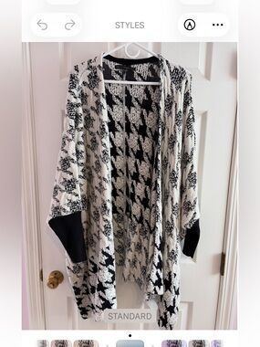 White House Black Market Women’s Size Medium/Large Houndstooth Sweater